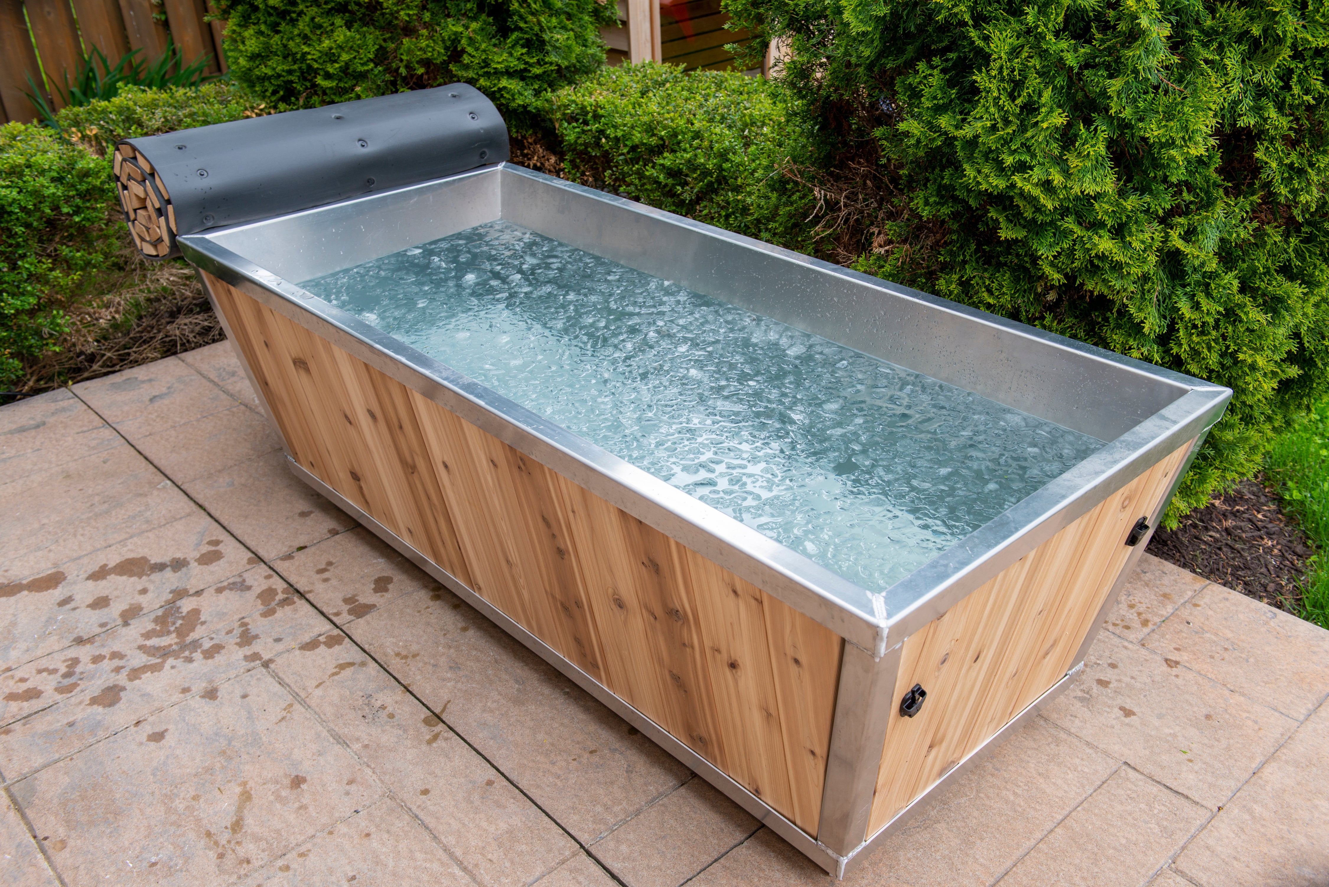 Polar cold plunge tub, front angle view