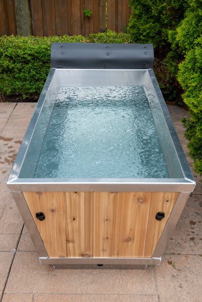 Polar cold plunge tub, angled entry detail
